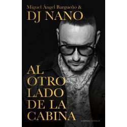 Al otro lado de la cabina, Miguel Ángel Bargueño, DJ Nano